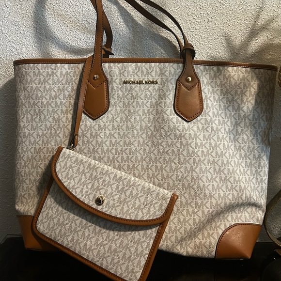 Michael Kors Eva Monogram Tote Bag with Clutch - Picture 9 of 10